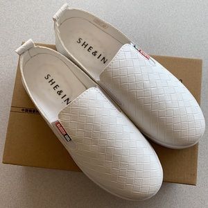 Unisex Textured slip on sneakers